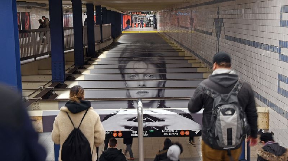 New York : une station de métro rend hommage à David Bowie